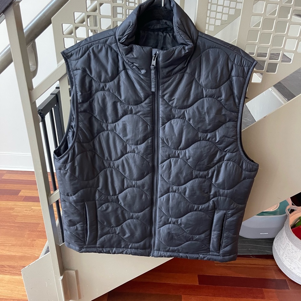 Hollister Ultimate Black Puffer Vest